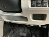 【収納部】パッと手に取りたい小物の置き場に便利。その他、沢山の収納部がございます。