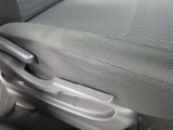 運転席の座面はお好みの高さに調整もできます♪