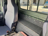 ちょっとした荷物を置くことができますね☆