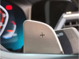 BMWのステアリングはドライバーと車体が一体感に感じれるような操作性を実現しております。また、握りやすさや操作性を向上するためにスイッチ類も配置されております。