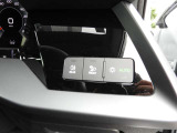 ドイツ車には特徴があり、メーターのメモリに一部色がついています。これはドイツでは推奨速度という考えがあるためです。安全で快適に走る際に適している速度を指しています