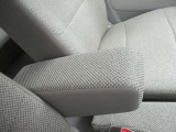 運転席にはひじ掛けも付いております☆