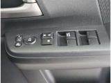 運転席窓操作部です。一括して操作ができ大変便利ですね。