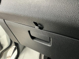 【フック】フックの用途は様々。手荷物のバッグや買い物袋、ビニール袋をぶら下げてゴミ箱にしても良いですね♪