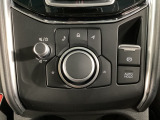 電動パーキングブレーキの搭載により、コンソールデザインの自由度が増すだけでなく安全性も向上。上り坂では路面勾配に応じて坂を登れる駆動力が発生してから解除するので後ろへずり下がる心配もありません!