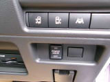 左右両側オートスライドドアです。運転席からでもスイッチひとつで開閉できるので、便利ですよ