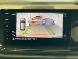 ガイドライン付きバックカメラです。画面に車両後方が映し出されるので、より安心してバック駐車が行なえます。