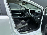 運転席側になります。是非一度座ってじっくり内装もご覧くださいませ。