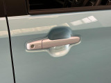 品質へのこだわり!フロアマットやシートなど車内をキレイに清掃し、ニオイや汚れなどを徹底的にクリーニングしてもらっております。室内はピカピカです☆