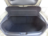 【トノカバー付き】荷物を隠しておけるので防犯や耐候性の向上の役割を担っています。 車外へ荷物が見えません。