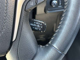 アダプティブクルーズコントロール機能付きです。走行中に先行車の様子を検知しながら、設定した車速の範囲内で先行車との距離のキープを支援します。詳細は販売店スタッフまでおたずねください。