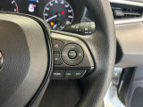 前方の車との車間を設定し、スピードを上げたり緩めたりを自動で行ってくれる追尾式の「レーダークルーズ」。上級装備の一つです!高級車にしかつかない嬉しい機能です。