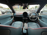 地域最大級の展示台数!お気に入りのお車があれば、ぜひステアリングを手にしてください。稀少モデルも鋭意取り揃え、幅広いニーズにお応え致します。スタッフ一同皆様のご来店を、心よりお待ち申し上げます。