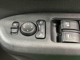 ☆オート格納機能付きミラー☆ キーフリーシステムのドア施錠に連動して自動的に格納!乗降時のミラー操作の手間が省けて便利です♪閉じ忘れを防げるほか、降車の直前まで後方の確認ができます!!