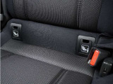 ◆ISOFIX◆シートベルトいらずでチャイルドシートと固定金具を連結するだけでガッチリ固定できます。