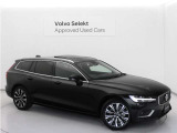 Volvo Cars appで車にリモートアクセスして、空調機能の操作や車の施錠・開錠、ソフトウェア更新などが可能です。エアコンやシートヒーターを操作して、出発前に車内を快適な温度に整えられます。