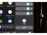 ステアリングヒーターと運転席・助手席側には3段階調整機能付シートヒーター、シートクーラーも搭載し、寒い時期も快適に過ごせます。