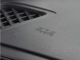 ◆助手席エアバッグ◆SRSエアバッグは、シートベルトだけでは防ぎきれない衝突時の衝撃から乗員を守るための安全装置。衝突時に瞬時に膨らみ、頭部や胸部がダッシュボードに直接衝突するのを防ぎます。