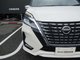 LEDヘッドランプを装備しておりますので、暗い道でも明るく照らしてくれるので安心して夜道やトンネルを運転できますよ!