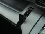 ◆コンビ二フック◆ちょっとした買い物の袋を吊り下げたり、ゴミ袋を吊り下げられるコンビニフックがあり車内を転がらず便利です!