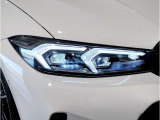 BMWのオートライトは積極的にライトをつけることにより、自車の存在を周囲に向けアピールいたします。それは安全性への配慮でもあります。
