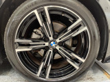 BMWならではの卓越した走りを支えるホイールと足回りです!日本車の走りに慣れている方にもぜひ体感して頂きたいほど、高いレベルでまとまっています!