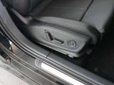 クオリティの高いシートを採用するのは、Audiのクルマづくりの哲学のひとつです。特に座り心地が重要です。体の大きなドイツ人が座っても頑丈な耐久性があります。。しかも肌触りも良く高級家具のようです。