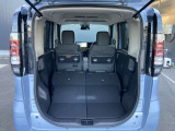 すべて倒していただけるとさらに容量が増え大型荷物でもらくらく載せることが出来るのでいざというときにとても便利です。