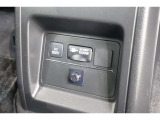 車載バッテリーからのDC電源を、AC100Vに変換して家電製品を車内で使えるようにしたコンセント付き電圧変換器付きです!!