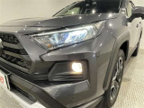 LEDヘッドライトです。デザイン性がよくとても明るいので、夜間の走行や悪天候でも安心です。しかも長寿命!