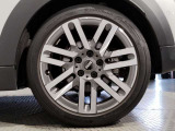 BMW純正アルミホイールです。納車時にはアルミホイールコーティングも承っております!是非ご検討下さいませ。