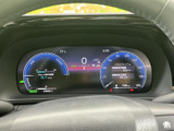 スタイリッシュなデザインとわかりやすい表示で、運転に必要な情報をスムーズに確認できます。視認性の高いメーターで、安全運転をサポートします。