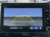 カラービジョンとガイド線で見やすい視点切替式のバックモニター。