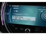 もはやMINI標準搭載とも言える、デザインアイコンの一つでもあるカーナビは各種設定から情報、マルチメディアまで、可愛らしい見てくれで多機能な装備の一つです。