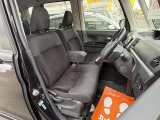☆運転席は広々しているので運転しやすい空間になっています☆