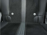 ◆ISOFIX◆シートベルトいらずでチャイルドシートと固定金具を連結するだけでガッチリ固定できます。
