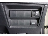 オートマチックハイビームとは、先行車や対向車のライトを認識し、ハイビームとロービームを自動で切り替える機能です。夜道の視界を確保します。詳細は販売店スタッフまでおたずねください。