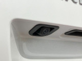 【バックカメラ】 対応モニターを装着することで、駐車時に車両後方の様子を見ることができます。