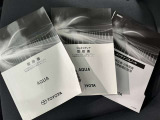 メンテナンスノート、取扱説明書ですね。 車の情報が凝縮されています。 車の整備記録が記載されている大事な物ですよ。