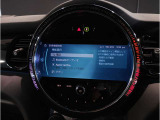 『運転』に対するBMWのこだわりはメーターパネルにも表れております。視野性の良いメーターパネルは疲労感の軽減と、運転の楽しさをもたらしてくれます。