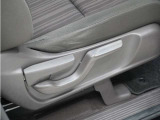 ◆シートハイトアジャスター◆運転席を上下に高さ調節ができます!運転ポジションを体格に合わせてシート調整できます。