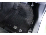 フロアマット標準装備。車内を清潔に保ちます。
