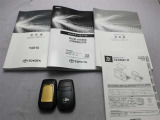 取説・メンテナンスノート・スマートキーの3点セットです。