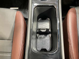 運転席・助手席のドリンクホルダーです