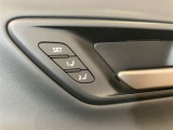 運転席ドアに運転席パワーシートのポジション設定して登録することでボタンを押すだけで登録したポジションに移動させてくれるメモリーボタンが付いています。