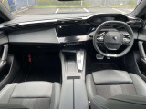 運転中の視線移動を抑えるレイアウトの「iCockpit」。