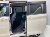 【両側オートスライドドア】子供を乗せたりするのにも隣のお車を気にせずストレスフリー★雨の日などはリモコンキーからドアの開閉ができとても便利な両側オートスライドドア★