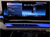 シフトレバー周辺に搭載されたiDrive(ナビのコントローラー)はドライバーの運転姿勢を崩さず、直感的に操作が可能で御座います