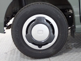 ホイールは車のデザインにマッチした専用タイプです。