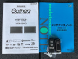 メンテナンスノート【整備記録簿】、取説も揃ってます。スマートキーはバッグなどにしまったままボタン操作でエンジンの始動・停止ができて大変便利です。